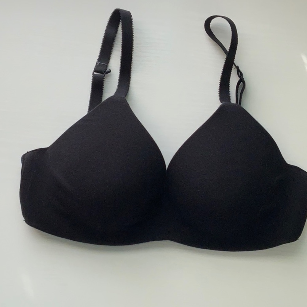 Black wireless padded bra 34B